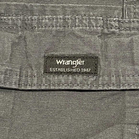 NWOT Defects Mens 36R Wrangler Cargo Shorts Gray Relaxed Fit Casual Outdoors - Picture 8 of 12